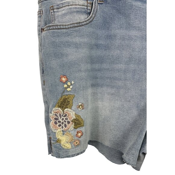 Stitch Star Floral Embroidered Fray Bottom Denim Shorts Womens Size 22W - Picture 3 of 10